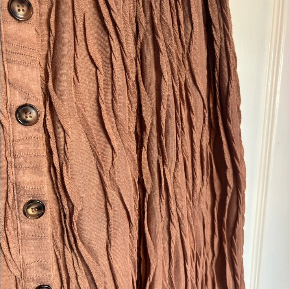 Doe & Rae Textured Mauve Midi Skirt - Picture 3 of 4